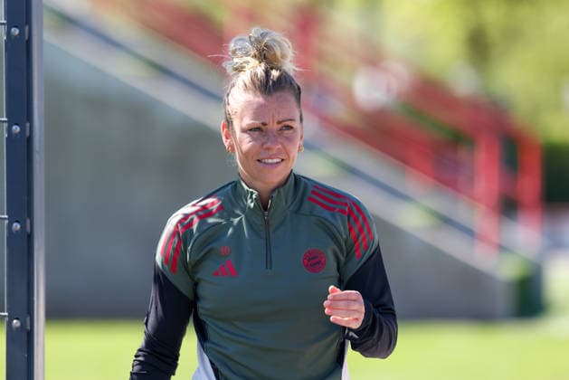Linda Dallmann (FC Bayern Muenchen, 10) beim Training, Portraet, Portrait, GER, Offizielles Abschlusstraining FC Bayern Muenchen, Fussball, UEFA Womens Champions League, Halbfinale, Rueckspiel, Saison 2025 2026, 02.05.2026, GER, Offizielles Abschlusstraining FC Bayern Muenchen, Fussball, UEFA Womens Champions League, Halbfinale, Rueckspiel, Saison 2025 2026, 02.05.2026 Muenchen Copyright: xEibner-Pressefoto JennixMaulx EP_JML