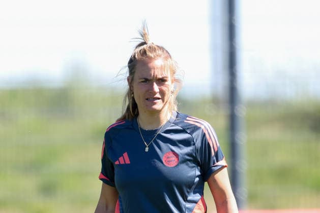 Clara Schoene (FC Bayern Muenchen, Co-Trainerin) beim Training, Portraet, Portait, GER, Offizielles Abschlusstraining FC Bayern Muenchen, Fussball, UEFA Womens Champions League, Halbfinale, Rueckspiel, Saison 2025 2026, 02.05.2026, GER, Offizielles Abschlusstraining FC Bayern Muenchen, Fussball, UEFA Womens Champions League, Halbfinale, Rueckspiel, Saison 2025 2026, 02.05.2026 Muenchen Copyright: xEibner-Pressefoto JennixMaulx EP_JML