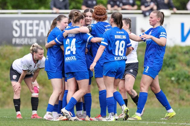 Spielerinnen vom SV Meppen mit Torjubel, Jubel, jubeln, jubelt, optimistisch, Spielszene, Highlight, Freude über das Tor zum 3:0, DIE DFB-RICHTLINIEN UNTERSAGEN JEGLICHE NUTZUNG VON FOTOS ALS SEQUENZBILDER UND ODER VIDEOÄHNLICHE FOTOSTRECKEN. DFB REGULATIONS PROHIBIT ANY USE OF PHOTOGRAPHS AS IMAGE SEQUENCES AND OR QUASI-VIDEO., 03.05.2026, Meppen (Deutschland), Fussball, 2. Frauen-Bundesliga, SV Meppen - FC Ingolstadt 04