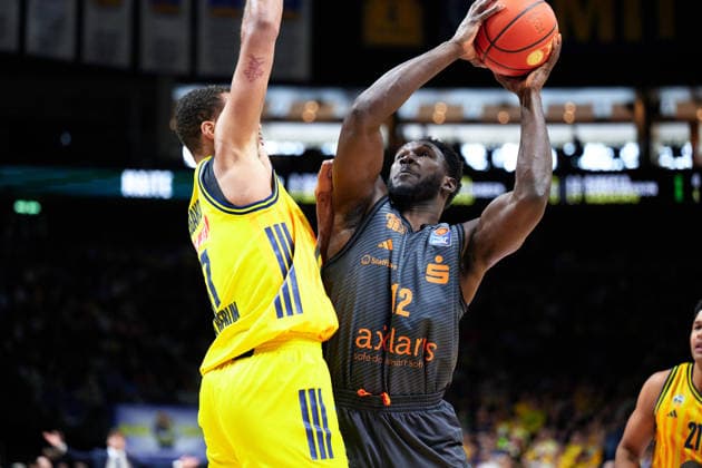 Amadou Sow (Niners Chemnitz, 12), Norris Agbakoko (Alba Berlin, 17), GER, ALBA Berlin vs. Chemnitz 99ers, Basketball Herren, easy Credit BBL, Saison 2025 2026, 32. Spieltag, 03.05.2026 GER, ALBA Berlin vs. Chemnitz 99ers, Basketball Herren, easy Credit BBL, Saison 2025 2026, 32. Spieltag, 03.05.2026 Berlin