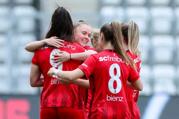 Svenja Foelmli (SC Freiburg) bejubelt ihren Treffer mit den Teamkolleginnen, Google Pixel Frauen-Bundesliga, FC Carl Zeiss Jena v SC Freiburg, ad hoc Arena am 03. May 2026 in Jena, Deutschland. (Foto von Marco Steinbrenner DeFodi Images) Svenja Foelmli (SC Freiburg) celebrates her goal with teammates, Google Pixel Frauen-Bundesliga, FC Carl Zeiss Jena v SC Freiburg, ad hoc Arena, May 3, 2026 in Jena, Germany. (Photo by Marco Steinbrenner DeFodi Images) DFB DFL REGULATIONS PROHIBIT ANY USE OF PHOTOGRAPHS AS IMAGE SEQUENCES AND OR QUASI-VIDEO. -