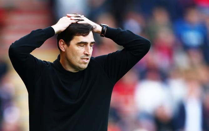 AFC Bournemouth Manager Andoni Iraola reacts. AFC Bournemouth v Crystal Palace, Premier League, Football, Vitality Stadium, Bournemouth , UK - 03 May 2026Bournemouth Vitality Stadium United Kingdom EDITORIAL USE ONLY No use with unauthorised audio, video, data, fixture lists, club league logos or live services. Online in-match use limited to 120 images, no video emulation. No use in betting, games or single club league player publications. Copyright: xJamesxMarsh Shutterstockx 16854586bu