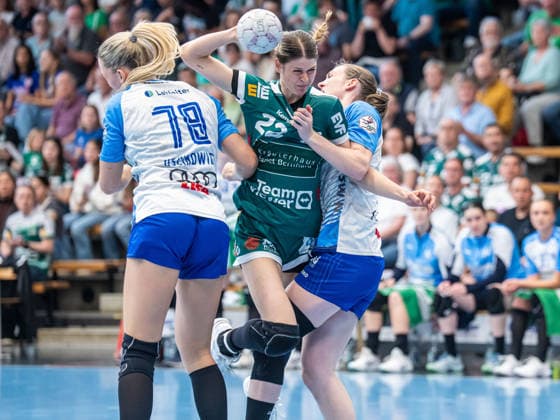 Sina Ehmann (Frisch Auf Frauen, 22) im Duell am Kreis, Frisch Auf Goeppingen vs. Union Neckarsulm, Handball, 1. Bundesliga, Spielzeit 2025 2026, 03.05.2026 Frisch Auf Goeppingen vs. Sport-Union Neckarsulm, Handball, 1. Bundesliga, Spielzeit 2025 2026, 03.05.2026 Goeppingen Copyright: xMichaelxSchmidt Eibner-Pressefotx EP_MST