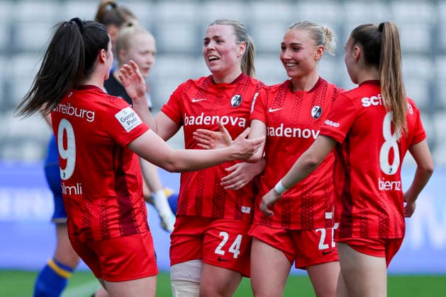 Ingibjoerg Sigurdardottir (SC Freiburg) bejubelt ihren Treffer mit den Teamkolleginnen, Google Pixel Frauen-Bundesliga, FC Carl Zeiss Jena v SC Freiburg, ad hoc Arena am 03. May 2026 in Jena, Deutschland. (Foto von Marco Steinbrenner DeFodi Images) Ingibjoerg Sigurdardottir (SC Freiburg) celebrates her goal with teammates, Google Pixel Frauen-Bundesliga, FC Carl Zeiss Jena v SC Freiburg, ad hoc Arena, May 3, 2026 in Jena, Germany. (Photo by Marco Steinbrenner DeFodi Images) DFB DFL REGULATIONS PROHIBIT ANY USE OF PHOTOGRAPHS AS IMAGE SEQUENCES AND OR QUASI-VIDEO. -