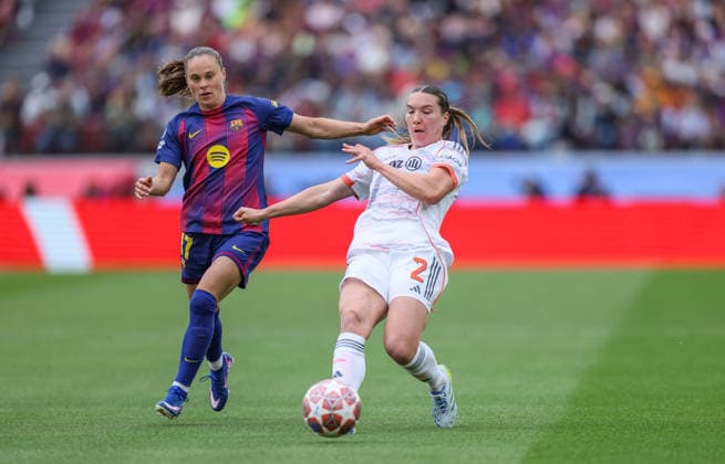 ESP, Barcelona, FC Barcelona, Barca vs FC Bayern München, Women s Champions League, Fussball, UEFA, Spielzeit 2025 2026, Camp Nou, Halbfinale, Rückspiel im Bild v.l.: Ewa Pajor (FC Barcelona 17), Vanessa Gilles (Bayern München 2) DFB DFL REGULATIONS PROHIBIT ANY USE OF PHOTOGRAPHS AS IMAGE SEQUENCES AND OR QUASI-VIDEO, 03.05.2026 Copyright: HMBxMedia HendrikxHamelau