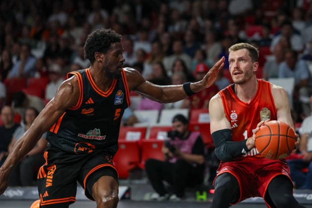 Andreas Obst (FC Bayern Basketball, 13) mit Ball mit TJ Bamba (RASTA Vechta, 05), GER, FC Bayern Basketball vs. Rasta Vechta, Basketball, easycredit Basketball Bundesliga, 32. Spieltag, Saison 2025 2026, 03.05.2026, GER, FC Bayern Basketball vs. Rasta Vechta, Basketball, easycredit Basketball Bundesliga, 32. Spieltag, Saison 2025 2026, 03.05.2026 Muenchen Copyright: xEibner-Pressefoto JennixMaulx EP_JML