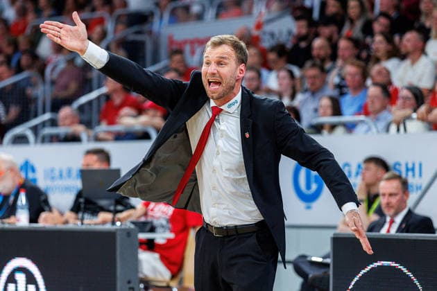 Anton Gavel (BMA365 Bamberg Baskets, Trainer), Einzelbild, Einzelfoto, Portrait, Portraet, jubelt, Jubel, positive Emotionen, positive Emotion, BMA365 Bamberg Baskets vs. Veolia Towers Hamburg, Basketball, easyCredit BBL, 32. Spieltag, 03.05.2026 BMA365 Bamberg Baskets vs. Veolia Towers Hamburg, Basketball, easyCredit BBL, 32. Spieltag, 03.05.2026 Bamberg Copyright: xEibner-Pressefoto G.xSantemizx EP_EER