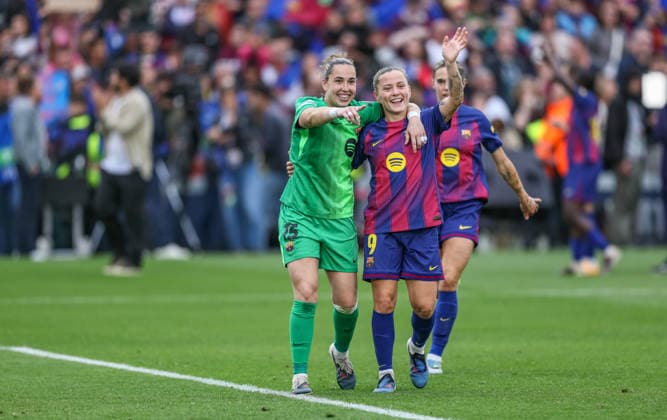 ESP, Barcelona, FC Barcelona, Barca vs FC Bayern München, Women s Champions League, Fussball, UEFA, Spielzeit 2025 2026, Camp Nou, Halbfinale, Rückspiel im Bild: Freude, Jubel, Emotionen nach dem Sieg beim FC Barcelona, Joy, jubilation, and excitement following the victory over FC Barcelona, Alegria, jubilo y emocion tras la victoria ante el FC Barcelona, Claudia Pina (FC Barcelona 9), Cata Coll (FC Barcelona 13) DFB DFL REGULATIONS PROHIBIT ANY USE OF PHOTOGRAPHS AS IMAGE SEQUENCES AND OR QUASI-VIDEO, 03.05.2026 Copyright: HMBxMedia HendrikxHamelau