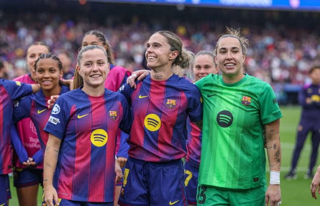 ESP, Barcelona, FC Barcelona, Barca vs FC Bayern München, Women s Champions League, Fussball, UEFA, Spielzeit 2025 2026, Camp Nou, Halbfinale, Rückspiel im Bild: Freude, Jubel, Emotionen nach dem Sieg beim FC Barcelona, Joy, jubilation, and excitement following the victory over FC Barcelona, Alegria, jubilo y emocion tras la victoria ante el FC Barcelona, Claudia Pina (FC Barcelona 9), Mapi Leon (FC Barcelona 4), Cata Coll (FC Barcelona 13) DFB DFL REGULATIONS PROHIBIT ANY USE OF PHOTOGRAPHS AS IMAGE SEQUENCES AND OR QUASI-VIDEO, 03.05.2026 Copyright: HMBxMedia HendrikxHamelau