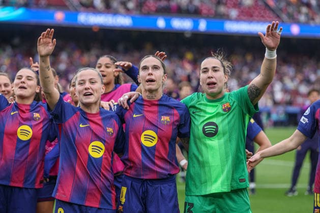 ESP, Barcelona, FC Barcelona, Barca vs FC Bayern München, Women s Champions League, Fussball, UEFA, Spielzeit 2025 2026, Camp Nou, Halbfinale, Rückspiel im Bild: Freude, Jubel, Emotionen nach dem Sieg beim FC Barcelona, Joy, jubilation, and excitement following the victory over FC Barcelona, Alegria, jubilo y emocion tras la victoria ante el FC Barcelona, Claudia Pina (FC Barcelona 9), Mapi Leon (FC Barcelona 4), Cata Coll (FC Barcelona 13) DFB DFL REGULATIONS PROHIBIT ANY USE OF PHOTOGRAPHS AS IMAGE SEQUENCES AND OR QUASI-VIDEO, 03.05.2026 Copyright: HMBxMedia HendrikxHamelau
