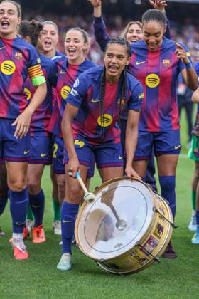 ESP, Barcelona, FC Barcelona, Barca vs FC Bayern München, Women s Champions League, Fussball, UEFA, Spielzeit 2025 2026, Camp Nou, Halbfinale, Rückspiel im Bild: Freude, Jubel, Emotionen nach dem Sieg beim FC Barcelona, Joy, jubilation, and excitement following the victory over FC Barcelona, Alegria, jubilo y emocion tras la victoria ante el FC Barcelona, Esmee Brugts (FC Barcelona 24) DFB DFL REGULATIONS PROHIBIT ANY USE OF PHOTOGRAPHS AS IMAGE SEQUENCES AND OR QUASI-VIDEO, 03.05.2026 Copyright: HMBxMedia HendrikxHamelau