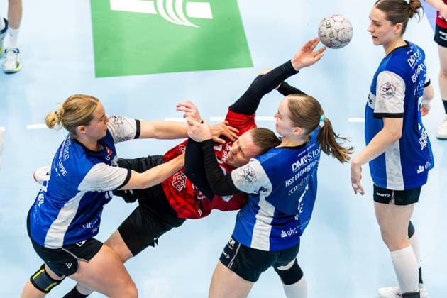 03.05.2026, GER, Handball, Frauen, Saison 2025 2026, Alsco 1.Bl, PlayOff Halbfinale Spiel 2, Thueringer HC - HSGBlomberg-Lippe Luca Farago (Thueringer HC,19), Nieke Kuehne (HSG Blomberg-Lippe), Maxi Muehlner (HSG Blomberg-Lippe) 99947 Bad Langensalza Salza Halle Sporthalle Mehrz Thüringen Deutschland