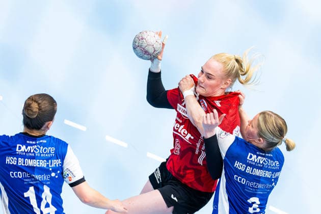 03.05.2026, GER, Handball, Frauen, Saison 2025 2026, Alsco 1.Bl, PlayOff Halbfinale Spiel 2, Thueringer HC - HSG Blomberg-Lippe Ona Vegue i Pena (HSG Blomberg-Lippe), Johanna Reichert (Thueringer HC,29), Laura Rueffieux (HSG Blomberg-Lippe) 99947 Bad Langensalza Salza Halle Sporthalle Mehrz Thüringen Deutschland