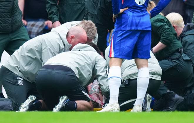 Jesse Derry of Chelsea receives treatment and is stretchered off after a clash of heads with Zach Abbott of Nottingham Forest Chelsea v Nottingham Forest, Premier League, Football, Stamford Bridge, London , UK - 04 May 2026London Stamford Bridge United Kingdom EDITORIAL USE ONLY No use with unauthorised audio, video, data, fixture lists, club league logos or live services. Online in-match use limited to 120 images, no video emulation. No use in betting, games or single club league player publications. Copyright: xJavierxGarcia Shutterstockx 16854610an