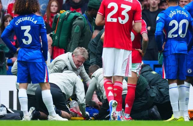 Jesse Derry of Chelsea receives treatment and is stretchered off after a clash of heads with Zach Abbott of Nottingham Forest Chelsea v Nottingham Forest, Premier League, Football, Stamford Bridge, London , UK - 04 May 2026London Stamford Bridge United Kingdom EDITORIAL USE ONLY No use with unauthorised audio, video, data, fixture lists, club league logos or live services. Online in-match use limited to 120 images, no video emulation. No use in betting, games or single club league player publications. Copyright: xJavierxGarcia Shutterstockx 16854610ao