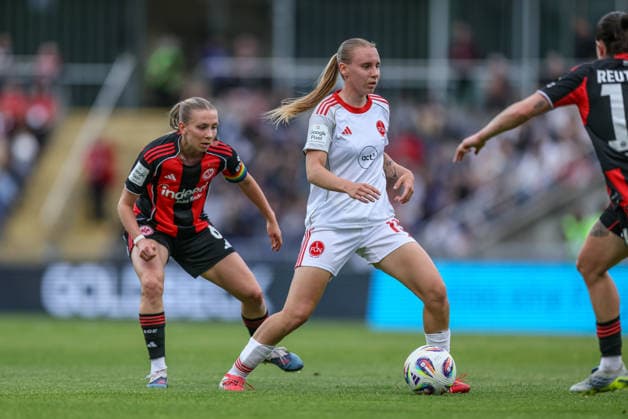 GER, Frankfurt, Eintracht Frankfurt vs FC Nürnberg, Google Pixel Bundesliga, Fussball, DFB, Spielzeit 2025 2026, Stadion am Brentanobad, 24. Spieltag im Bild v.l.: Elisa Senß (Eintracht Frankfurt Frauen 6), Emöke Papai (1. FC Nürnberg Frauen 15) DFB DFL REGULATIONS PROHIBIT ANY USE OF PHOTOGRAPHS AS IMAGE SEQUENCES AND OR QUASI-VIDEO, 04.05.2026 Copyright: HMBxMedia HendrikxHamelau