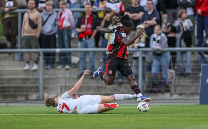 GER, Frankfurt, Eintracht Frankfurt vs FC Nürnberg, Google Pixel Bundesliga, Fussball, DFB, Spielzeit 2025 2026, Stadion am Brentanobad, 24. Spieltag im Bild v.l.: Beatrix Fördös (1. FC Nürnberg Frauen 27), Nicole Anyomi (Eintracht Frankfurt Frauen 19) DFB DFL REGULATIONS PROHIBIT ANY USE OF PHOTOGRAPHS AS IMAGE SEQUENCES AND OR QUASI-VIDEO, 04.05.2026 Copyright: HMBxMedia HendrikxHamelau