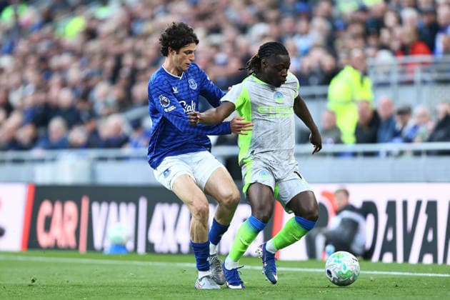 Merlin Rohl of Everton and Jeremy Doku of Manchester City Everton v Manchester City, Premier League, Football, Hill Dickinson Stadium, Liverpool , UK - 04 May 2026Liverpool Hill Dickinson Stadium United Kingdom EDITORIAL USE ONLY No use with unauthorised audio, video, data, fixture lists, club league logos or live services. Online in-match use limited to 120 images, no video emulation. No use in betting, games or single club league player publications. Copyright: xPhilxOldham Shutterstockx 16854616j