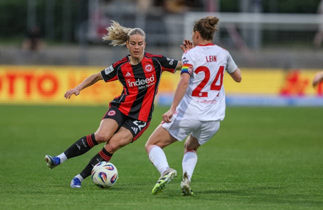 GER, Frankfurt, Eintracht Frankfurt vs FC Nürnberg, Google Pixel Bundesliga, Fussball, DFB, Spielzeit 2025 2026, Stadion am Brentanobad, 24. Spieltag im Bild v.l.: Nadine Riesen (Eintracht Frankfurt Frauen 22), Nastassja Lein (1. FC Nürnberg Frauen 24) DFB DFL REGULATIONS PROHIBIT ANY USE OF PHOTOGRAPHS AS IMAGE SEQUENCES AND OR QUASI-VIDEO, 04.05.2026 Copyright: HMBxMedia HendrikxHamelau