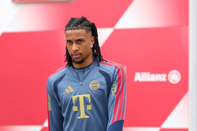 Michael Olise (FC Bayern Muenchen, 17) auf dem Weg zum Training, GER, Abschlusstraining, FC Bayern Muenchen, Fussball, UEFA Champions League, Halbfinale, Rueckspiel, Saison 2025 2026, 05.05.2026, GER, Abschlusstraining, FC Bayern Muenchen, Fussball, UEFA Champions League, Halbfinale, Rueckspiel, Saison 2025 2026, 05.05.2026 Muenchen Copyright: xEibner-Pressefoto JennixMaulx EP_JML