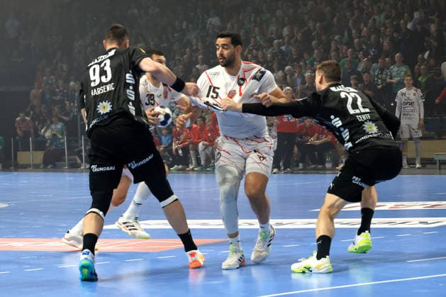 DEU, Machineseeker EHF Champions League, Fuechse Berlin vs. One VeszprŽm HC, 06.05.2026, Max-Schmeling-Halle, Berlin, DEU, Machineseeker EHF Champions League, Fuechse Berlin vs. One VeszprŽm HC, im Bild Mijajlo Marsenic (Fuechse Berlin 93), Nejc Cehte (Fuechse Berlin 22) , Ahmed Hesham (Veszprem 15)