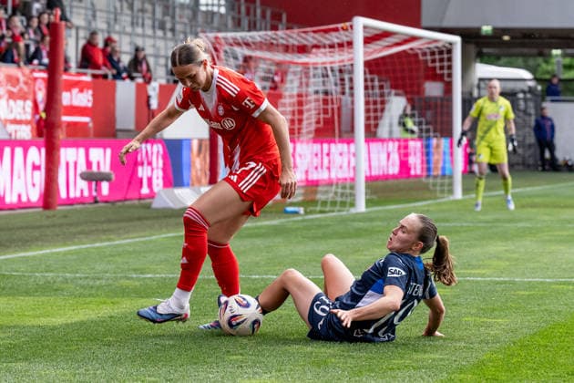 Marie Steiner (TSG 1899 Hoffenheim, 19) verteidigt gegen Klara Buehl (FC Bayern Muenchen Frauen, 17) GER, FC Bayern Muenchen Frauen vs. TSG 1899 Hoffenheim, Fussball, Google Pixel Frauen-Bundesliga, 24. Spieltag, Saison 2025 2026, 06.05.2026. (DFL DFB REGULATIONS PROHIBIT ANY USE OF PHOTOGRAPHS as IMAGE SEQUENCES and or QUASI-VIDEO). GER, FC Bayern Muenchen Frauen vs. TSG 1899 Hoffenheim, Fussball, Google Pixel Frauen-Bundesliga, 24. Spieltag, Saison 2025 2026, 06.05.2026. Muenchen Copyright: xEibner-Pressefoto HeikexFeinerx EP_HFR