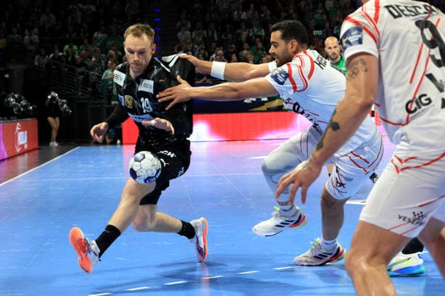 DEU, Machineseeker EHF Champions League, Fuechse Berlin vs. One VeszprŽm HC, 06.05.2026, Max-Schmeling-Halle, Berlin, DEU, Machineseeker EHF Champions League, Fuechse Berlin vs. One VeszprŽm HC, im Bild Mathias Gidsel (Fuechse Berlin 19), Ahmed Hesham (Veszprem 15)