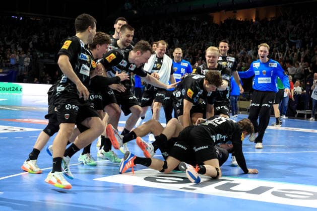 DEU, Machineseeker EHF Champions League, Fuechse Berlin vs. One VeszprŽm HC, 06.05.2026, Max-Schmeling-Halle, Berlin, DEU, Machineseeker EHF Champions League, Fuechse Berlin vs. One VeszprŽm HC, im Bild Mathias Gidsel (Fuechse Berlin 19), Fuechse-Spielerkreis