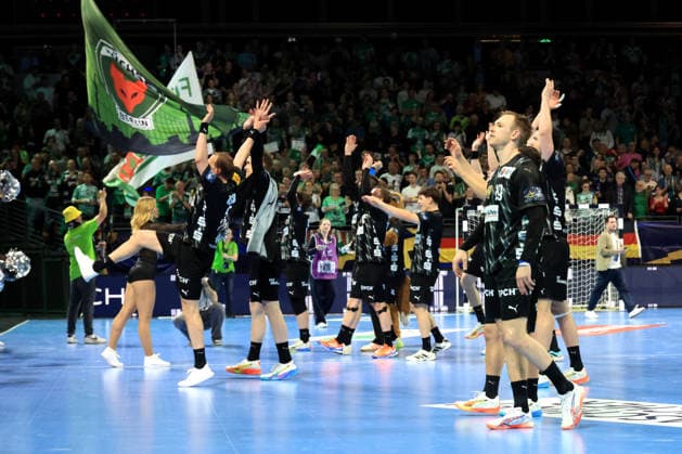DEU, Machineseeker EHF Champions League, Fuechse Berlin vs. One VeszprŽm HC, 06.05.2026, Max-Schmeling-Halle, Berlin, DEU, Machineseeker EHF Champions League, Fuechse Berlin vs. One VeszprŽm HC, im Bild Mathias Gidsel (Fuechse Berlin 19), Fuechse-Spielerkreis