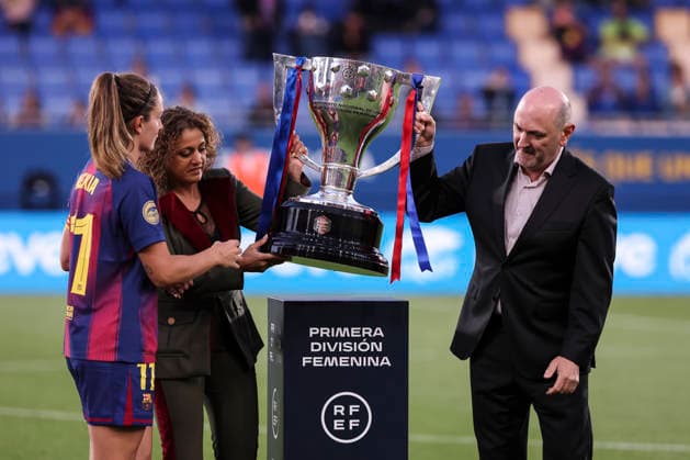 May 6, 2026, Sant Joan Despi, Barcelona, Spain: Alexia Putellas Segura of FC Barcelona, Barca receives the championship winners trophy from Rafael Louzan, President of the RFEF, and Beatriz Alvarez, President of Liga F, following the match between FC Barcelona and Levante UD, played at the Johan Cruyff Stadium on 6 May 2026 in Sant Joan Despi, Barcelona. FC Barcelona V Levante UD - Liga F - ZUMAa181 20260506_zaa_a181_069 Copyright: xJavierxBorregox