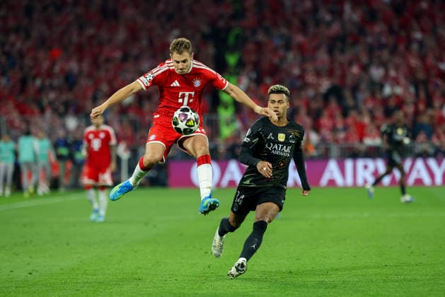 Josip Stanisic (FC Bayern Muenchen, 44) nimmt Ball in der Kuft an, mit Desire Doue (Paris St. Germain, 14), GER, FC Bayern Muenchen vs. Paris St. Germain, Fussball, UEFA Champions League, Halbfinale, Rueckspiel, Saison 2025 2026, 06.05.2026, GER, FC Bayern Muenchen vs. Paris St. Germain, Fussball, UEFA Champions League, Halbfinale, Rueckspiel, Saison 2025 2026, 06.05.2026 Muenchen Copyright: xEibner-Pressefoto JennixMaulx EP_JML