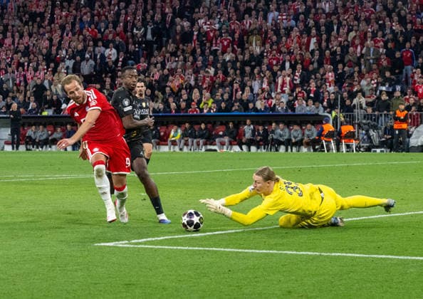 Fußball, Herren, Saison 2025 2026, Champions League (Halbfinale, Rückspiel), FC Bayern München - Paris St. Germain, v. l. Harry Kane (Bayern München), Willian Pacho (PSG), Torhüter Matvey Safonov (PSG), 06.05. 2026, Copyright: xMatthiasxKochx