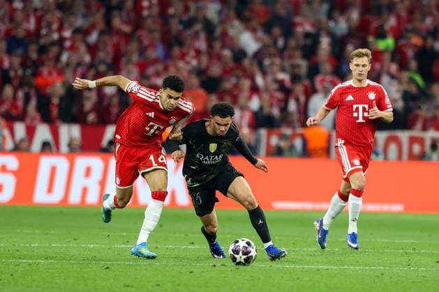 Luis Diaz (FC Bayern Muenchen, 14) mit Warren Zaire-Emery (Paris St. Germain, 33), und Joshua Kimmich (FC Bayern Muenchen, 06), GER, FC Bayern Muenchen vs. Paris St. Germain, Fussball, UEFA Champions League, Halbfinale, Rueckspiel, Saison 2025 2026, 06.05.2026, GER, FC Bayern Muenchen vs. Paris St. Germain, Fussball, UEFA Champions League, Halbfinale, Rueckspiel, Saison 2025 2026, 06.05.2026 Muenchen Copyright: xEibner-Pressefoto JennixMaulx EP_JML