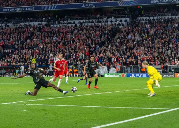 Fußball, Herren, Saison 2025 2026, Champions League (Halbfinale, Rückspiel), FC Bayern München - Paris St. Germain, v. l. Willian Pacho (PSG), Harry Kane (Bayern München), Marquinhos (PSG), Torhüter Matvey Safonov (PSG), 06.05. 2026, Copyright: xMatthiasxKochx