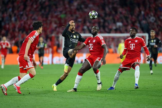 Bradley Barcola (Paris St. Germain, 29) mit Dayot Upamecano (FC Bayern Muenchen, 02) und Alphonso Davies (FC Bayern Muenchen, 19), mit Minjae Kim (FC Bayern Muenchen, 03), GER, FC Bayern Muenchen vs. Paris St. Germain, Fussball, UEFA Champions League, Halbfinale, Rueckspiel, Saison 2025 2026, 06.05.2026, GER, FC Bayern Muenchen vs. Paris St. Germain, Fussball, UEFA Champions League, Halbfinale, Rueckspiel, Saison 2025 2026, 06.05.2026 Muenchen Copyright: xEibner-Pressefoto JennixMaulx EP_JML