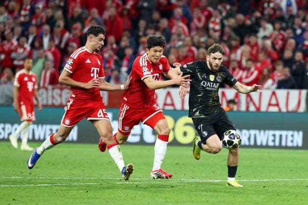 Khvicha Kvaratskhelia (Paris St. Germain, 07) mit Ball mit Minjae Kim (FC Bayern Muenchen, 03) und Aleksandar Pavlovic (FC Bayern Muenchen, 45), GER, FC Bayern Muenchen vs. Paris St. Germain, Fussball, UEFA Champions League, Halbfinale, Rueckspiel, Saison 2025 2026, 06.05.2026, GER, FC Bayern Muenchen vs. Paris St. Germain, Fussball, UEFA Champions League, Halbfinale, Rueckspiel, Saison 2025 2026, 06.05.2026 Muenchen Copyright: xEibner-Pressefoto JennixMaulx EP_JML