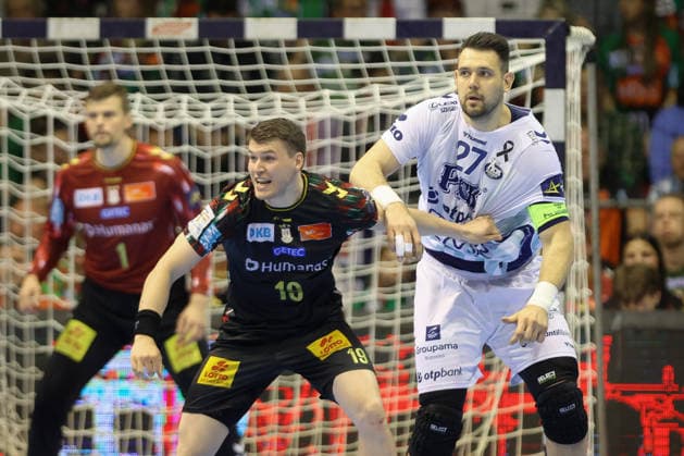 07.05.2026, xtgx, Handball, EHF Champions League 1 4 Finale, SC Magdeburg - Pick Szeged v.l. Elvar Orn Jonsson (Magdeburg, 19), Bence Banhidi (Szeged, 27) Zweikampf, Duell, Kampf, tackle Magdeburg