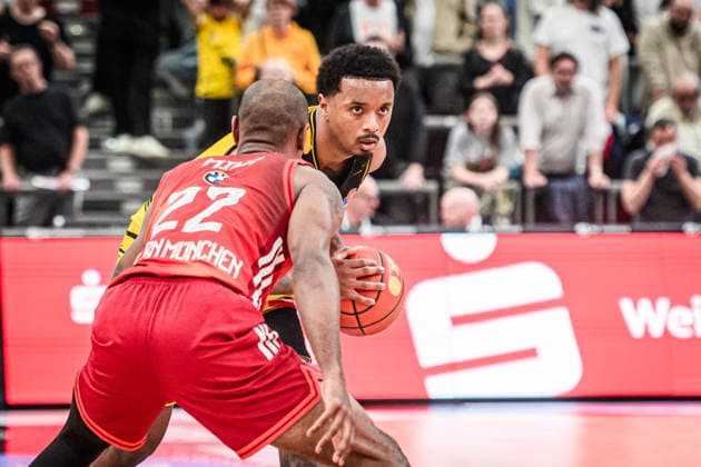 Elijah Hughes (MHP RIESEN Ludwigsburg, 07) vs. Isaiah Mike (FC Bayern Basketball, 22) GER, MHP Riesen Ludwigsburg vs. FC Bayern Muenchen Basketball, Basketball Bundesliga, easycredit BBL, 33. Spieltag, Spielzeit 2025 2026, 07.05.2026 GER, MHP Riesen Ludwigsburg vs. FC Bayern Muenchen Basketball, Basketball Bundesliga, easycredit BBL, 33. Spieltag, Spielzeit 2025 2026, 07.05.2026 Ludwigsburg Copyright: xSandyxDinkelackerx EP_SDR
