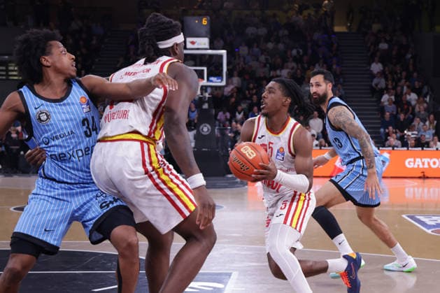 2026.05.07 xfsx GER,Hamburg,1.Basketballl Bundesliga, easyCredit BBL,Veolia Towers Hamburg vs Fitness First Wuerzburg Baskets, in der Inselpark Arena , v.l. Ross Williams (Veolia Towers Hamburg ,34) , Charles Thompson (Wuerzburg Baskets ,32) , Marcus Carr (Wuerzburg Baskets ,5) , Martin Breunig (Veolia Towers Hamburg ,13) Copyright: HMBxMedia FernandoxSoares