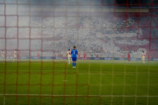 Deutschland: Fussball Europa League 2025 - 2026, Halbfinale - SC Freiburg vs Sporting Braga - Europa Park Stadion (Freiburg): Lukas Hornicek (SC Braga, 1) Zuschauer, Fans, Tribüne, Fahne, Transparent, Spruchband, Choreographie, Fanchoreo, Copyright: xJOERANxSTEINSIEKx
