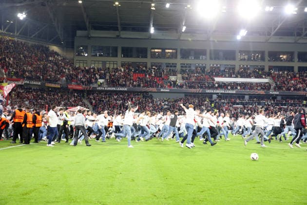 07.05.2026, xrekx, Fussball UEFA Europa League, SC Freiburg - Sporting Braga v.l. Platzsturm Freiburg Fans ,Stimmung, Schals, Ultras, Zuschauer, Besucher, Choreo, Choreografie, atmosphere, scarves, spectators, visitors (DFL DFB REGULATIONS PROHIBIT ANY USE OF PHOTOGRAPHS as IMAGE SEQUENCES and or QUASI-VIDEO) Freiburg