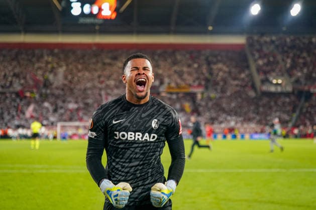 Deutschland: Fussball Europa League 2025 - 2026, Halbfinale - SC Freiburg vs Sporting Braga - Europa Park Stadion (Freiburg): Noah Atubolu (SC Freiburg, 01) Freude, Emotionen, Jubel, Mimik, Gesichtsausdruck, Emotion, Geste, Gestik, Emotion, Finale, Sieg Copyright: xJOERANxSTEINSIEKx