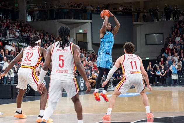 Leonard Thorpe Jr. (Veolia Towers Hamburg, 02) beim Wurf, GER, Veolia Towers Hamburg vs Fitness First Wuerzburg Baskets, Basketball, BBL, Spieltag 33, Saison 2025 2026, 07.05.2026 GER, Veolia Towers Hamburg vs Fitness First Wuerzburg Baskets, Basketball, BBL, Spieltag 33, Saison 2025 2026, 07.05.2026 Hamburg Copyright: xEibner-Pressefoto MaxxVincenx EP_MVN