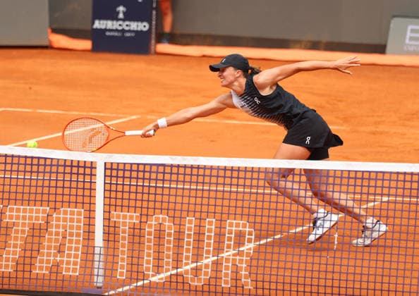 May 8, 2026, Rome, Lazio, Italy: IGA SWIATEK of Poland during the match against C. McNally of USA in the second round of tennis tournament WTA, Tennis Damen 1000 Internazionali BNL Dâ€⠢Italia, Rome, Italy. Swiatek won 6:1, 6:7 (5-7), 6:3 Tennis, Internazionali BNL Dâ€⠢Italia 2026 - Iga Swiatek 6:1, 6:7 (5-7), 6:3 - ZUMAc278 20260508_zsp_c278_016 Copyright: xMarcinxCholewinskix