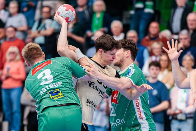 v.l. Daniel Astrup Pedersen (GWD Minden, 03), Eloy Morante Maldonado (Bergischer HC, 33), Philipp Vorlicek (GWD Minden, 22) GER, GWD Minden vs. Bergischer HC, Handball, 1. Bundesliga, 31. Spieltag, Spielzeit 2025 2026, 08.05.2026 GER, GWD Minden vs. Bergischer HC, Handball, 1. Bundesliga, 31. Spieltag, Spielzeit 2025 2026, 08.05.2026 Minden Copyright: xEibner-Pressefoto JanxRollingerx EP_JSK
