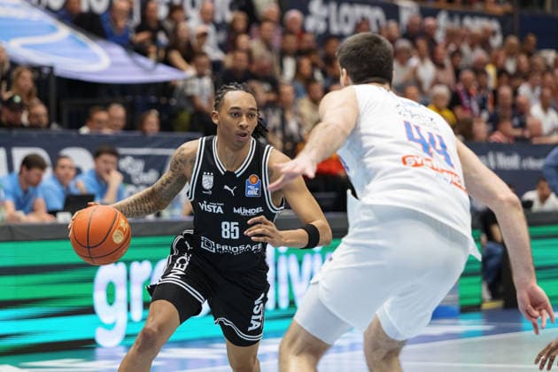 Austin Crowley (Bamberg, 85), Jure Planinic (MBC, 44), Syntainics MBC vs. BMA365 Bamberg Baskets, Basketball, 1. Bundesliga, Maenner, 33. Spieltag, Saison 2025 26, 08.05.2026. Weißenfels Stadthalle Sachsen-Anhalt Deutschland