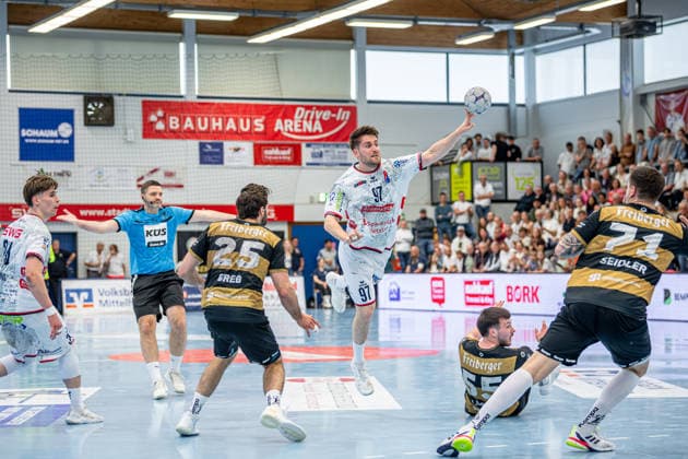 2. Handball Bundesliga; TV Hüttenberg - HC Elbflorenz Dresden, 08.05.26 David Kuntscher (TV Hüttenberg, 97), Sebastian Greß (HC Elbflorenz Dresden, 25), Oliver Seidler (HC Elbflorenz Dresden, 71), Timo Löser (HC Elbflorenz Dresden, 55), Paul Kompenhans (TV Hüttenberg, 34) 2. Handball Bundesliga; TV Hüttenberg - HC Elbflorenz Dresden: Hüttenberg, 08.05.26 Copyright: xBEAUTIFULxSPORTS Roeczeyx