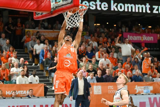 Alonzo Verge jr. (RASTA Vechta, 11) beim Dunking RASTA Vechta vs. Rostock Seawolves, easyCredit Basketball Bundesliga, 33. Spieltag, Saison 2025 2026, 08.05.2026, RASTA Vechta vs. Rostock Seawolves, easyCredit Basketball Bundesliga, 33. Spieltag, Saison 2025 2026, 08.05.2026 Vechta Copyright: xEibner-Pressefoto RobertxGertzenx EP_RGN