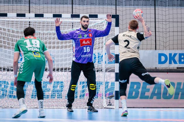 v.l. Jakub Sterba (GWD Minden, 19), Tibor Ivanisevic (GWD Minden, 16), Noah Beyer (Bergischer HC, 02) im Siebenmeter GER, GWD Minden vs. Bergischer HC, Handball, 1. Bundesliga, 31. Spieltag, Spielzeit 2025 2026, 08.05.2026 GER, GWD Minden vs. Bergischer HC, Handball, 1. Bundesliga, 31. Spieltag, Spielzeit 2025 2026, 08.05.2026 Minden Copyright: xEibner-Pressefoto JanxRollingerx EP_JSK