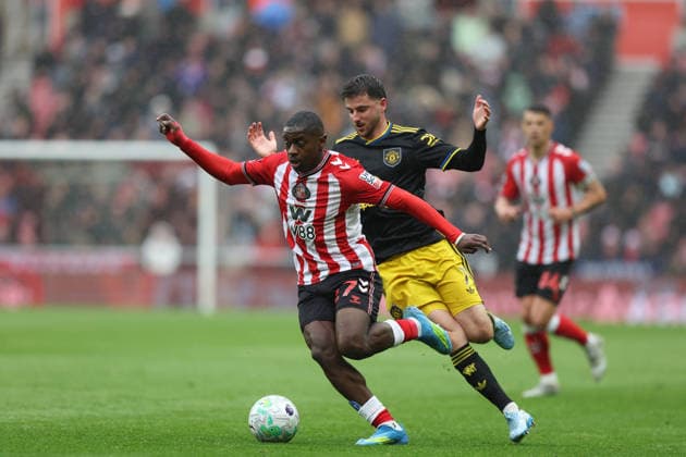 Sunderland, England, 9th May 2026. Noah Sadiki (L) of Sunderland in action with Mason Mount of Manchester United, ManU during the Sunderland vs Manchester United Premier League match at the Stadium Of Light, Sunderland. Picture credit should read: Nigel Roddis Sportimage EDITORIAL USE ONLY. No use with unauthorised audio, video, data, fixture lists, club league logos or live services. Online in-match use limited to 120 images, no video emulation. No use in betting, games or single club league player publications. SPI_009_NR_SUND_MANC SPI-4790-0009